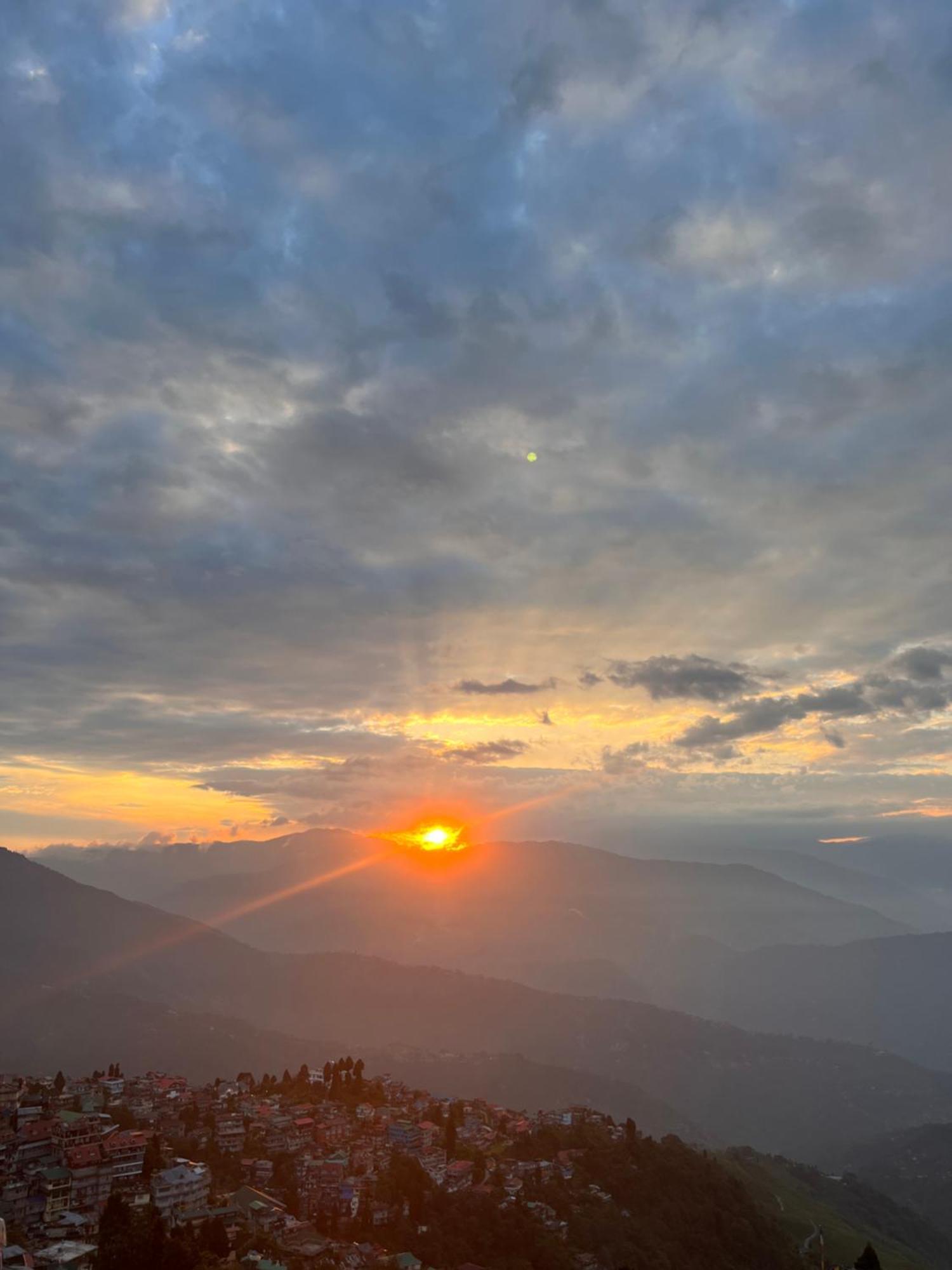 Eagle'S Nest Homestay Darjeeling  Dış mekan fotoğraf